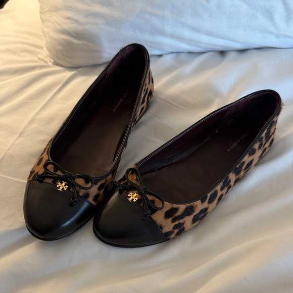 Tory Burch Leopard Print Flats with Black Toe - Picture 1 of 6